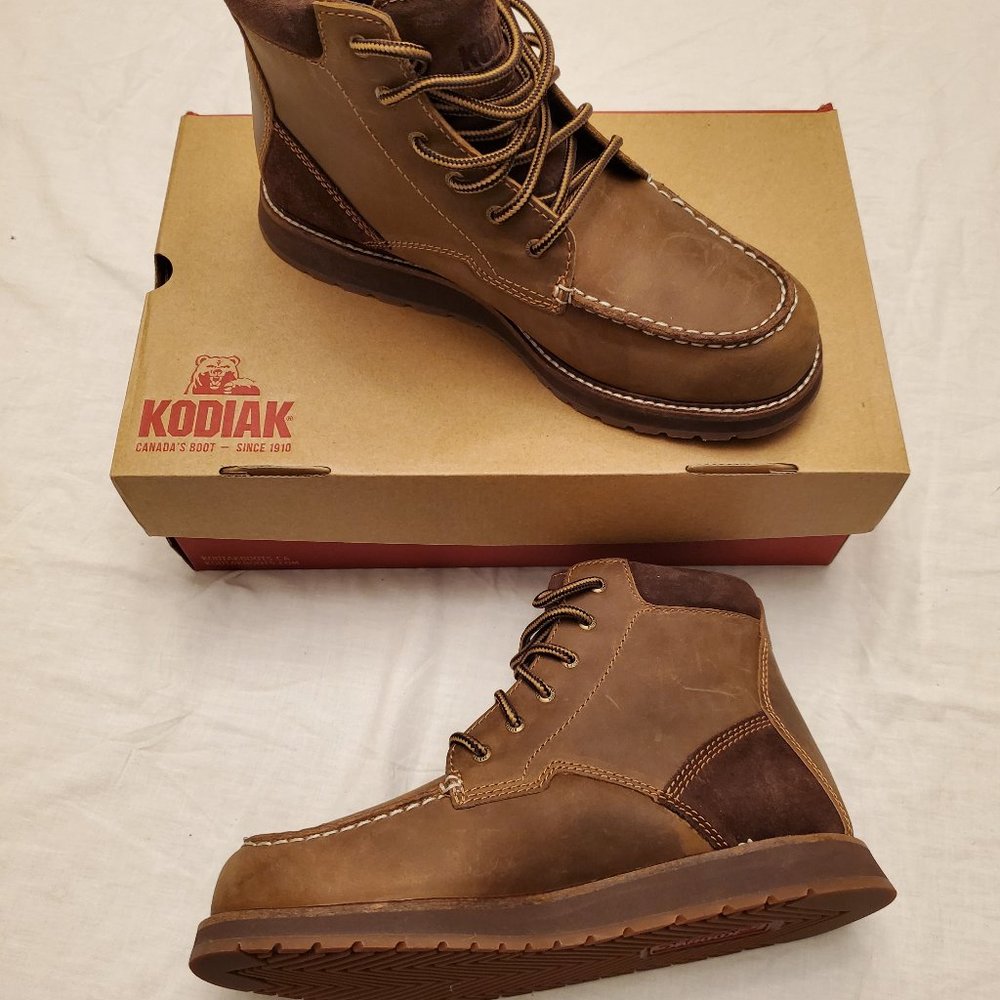 KODIAK DEVICK MOC TOE BOOT - NEW W/ORIGINAL BOX - MEN - BROWN - SIZE 8.5